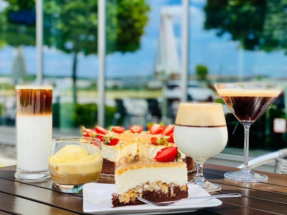 Hotel Aerocafe Partizánske Zewnętrze zdjęcie
